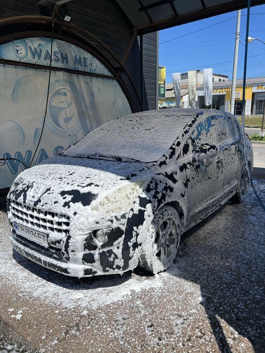 Семейне Авто Пежо 3008