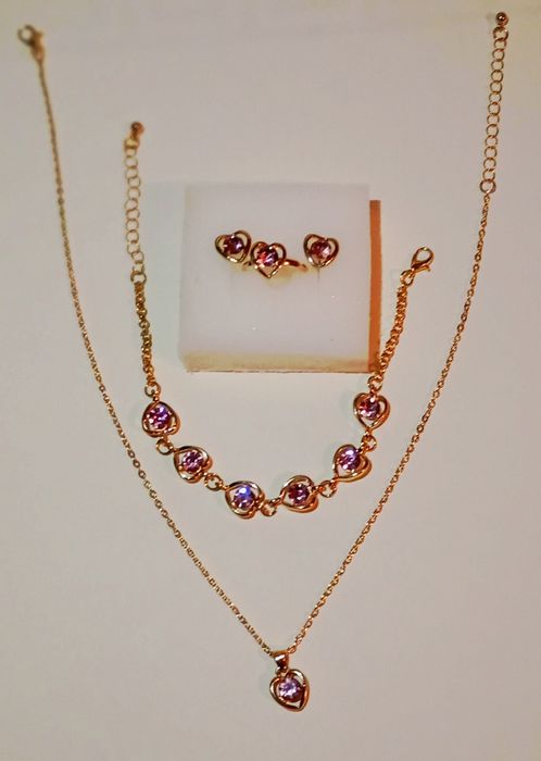 Біжутерія.набор прикрас