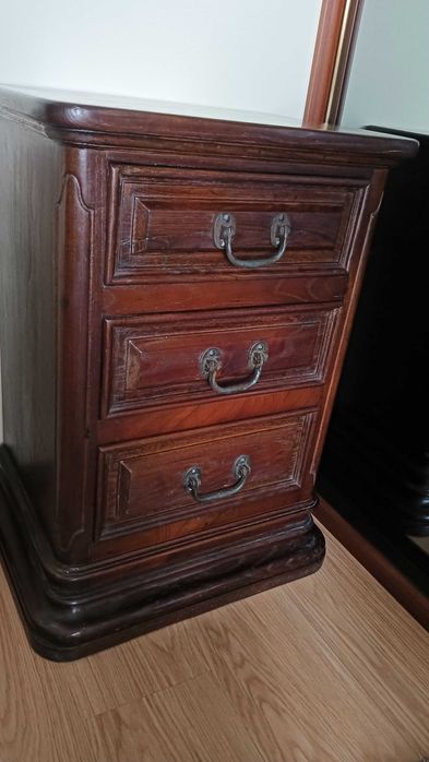 Cama + 2 mesinhas cabeceira