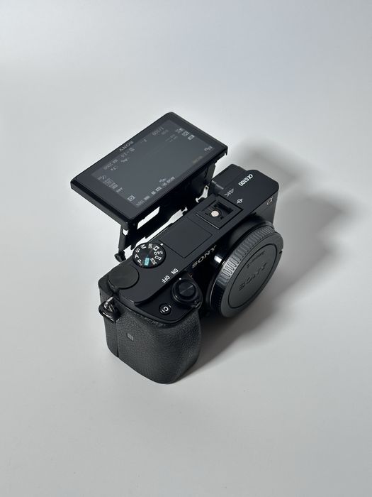 Sony Alpha A6100 – Câmara Mirrorless APS-C 4K