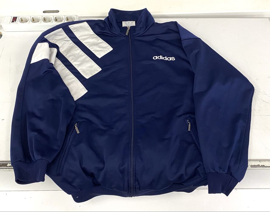 Свитшот guess  кофта гесс поставка вещей худи найк про боксы nike pro