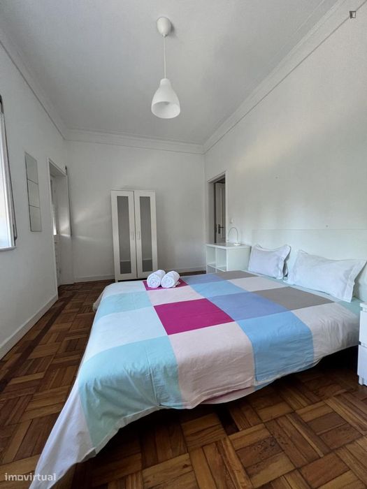 Quarto - localizado em Paranhos Porto