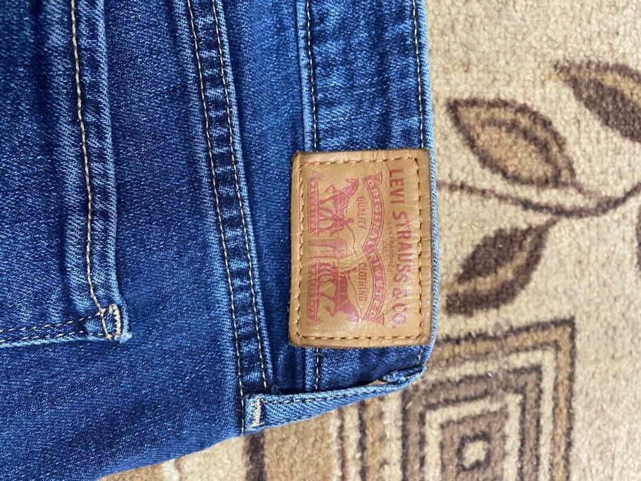 Продам джинси Levi's