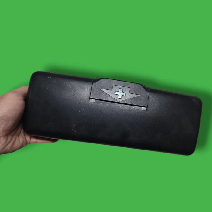 Oryginalna apteczka BMW E39 nie otwierana 8176553