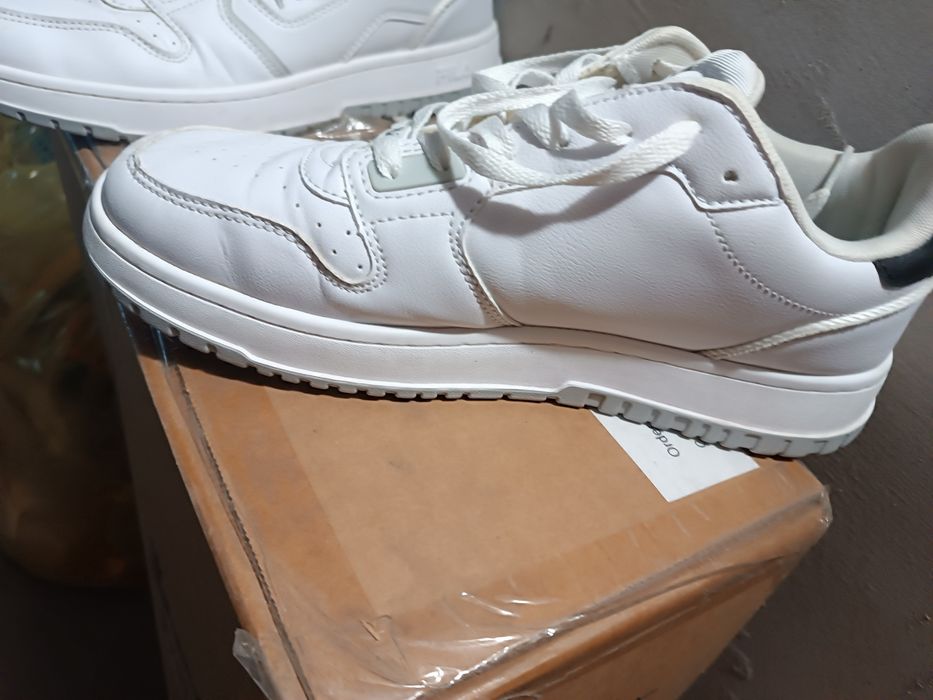 Witam sprzedam buty.