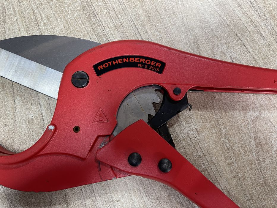 Rothenberger Rocut 75ТС Professional 52015 / ножниці для пластикових труб до 75 мм