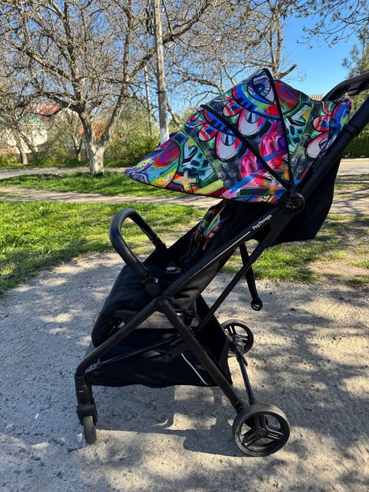 Коляска Peg-Perego Selfie Street Art з яскравим граффіті-дизайном