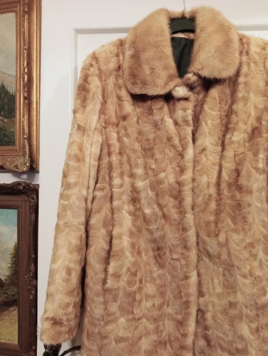 Karmelowe futerko z norek