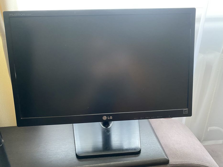 Монітор LG 24 дюйми , 60гц