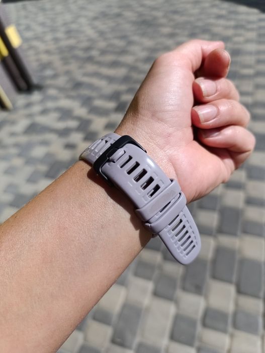 Garmin instinct Solar/вимикається