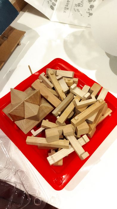 Brinquedos em madeira.