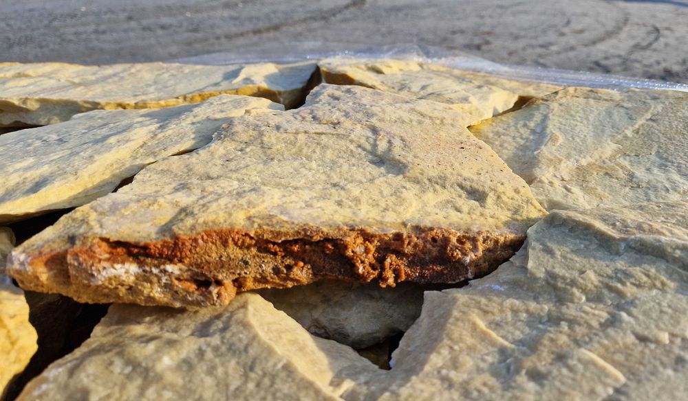 Kamień naturalny nieregularny łupek kwarcyt
