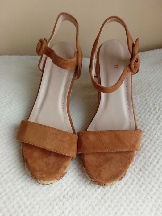 buty i buciki na koturnie damskie