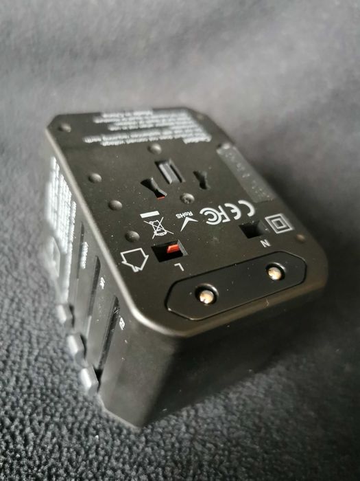 Adapter AC uniwersalny podróżny