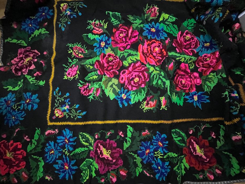 Килим ручної роботи ( вишитий)