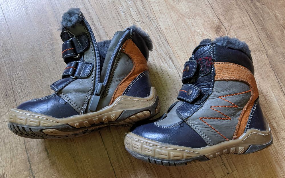 Продажа детских зимних ботинок р. 23