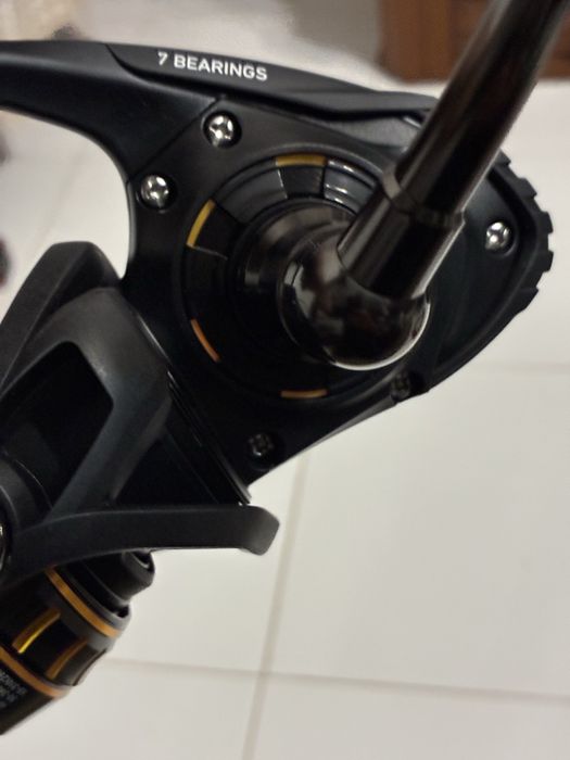 Carreto para pesca de barco daiwa bg5000 completamente novo na caixa