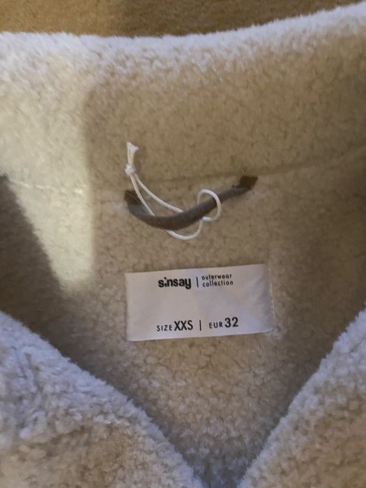 Продаю куртку розмір 32