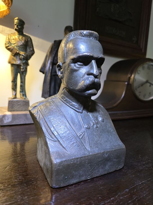 Józef Piłsudski 13,7kg  rzeźba,popiersie urzędowe.