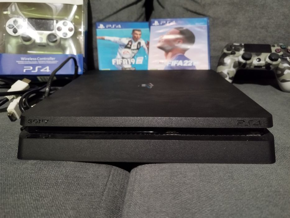 PS4 1TB - Como nova
