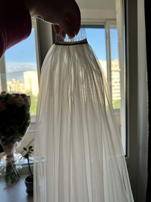 Фата біла 150см з гребінцем (тримається ідеально в зачісці)