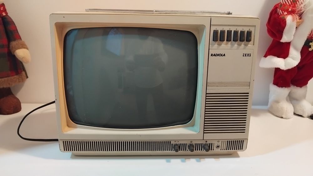 Televisão antiga preto e branco