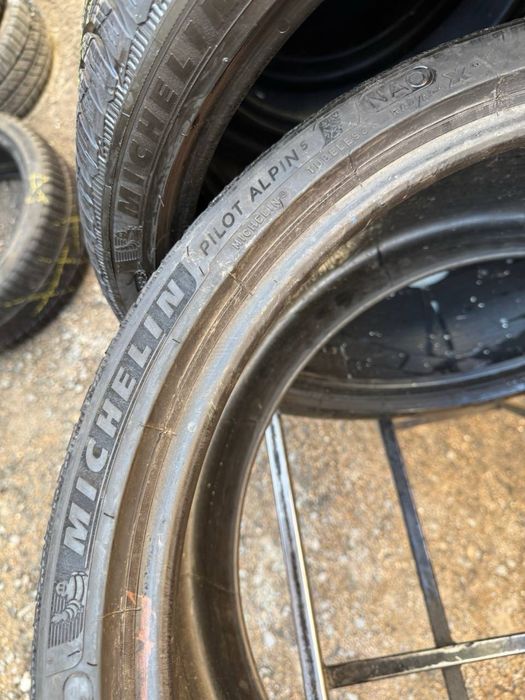 Шины БУ 245 35 R 20 Michelin Pilot Alpin 5 NaO Зимний комплект
