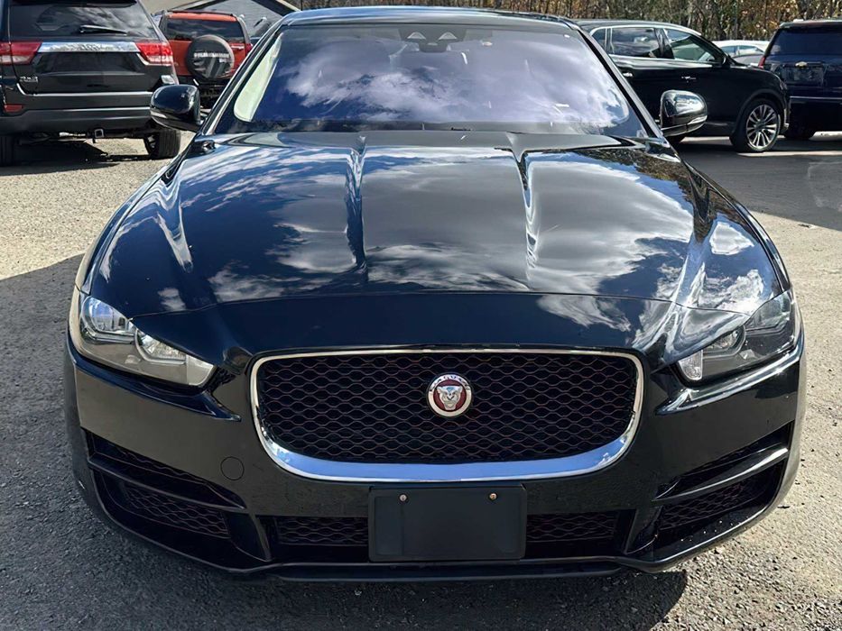 Jaguar XE 25t      2018