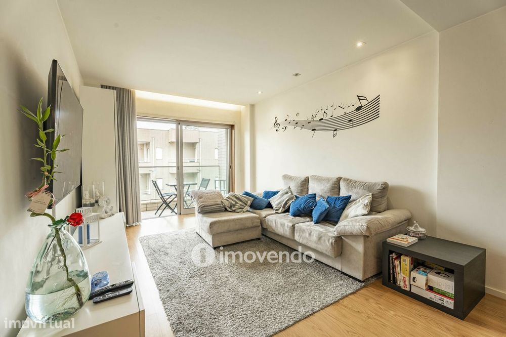 Apartamento T3 com garagem e áreas amplas, em Braga