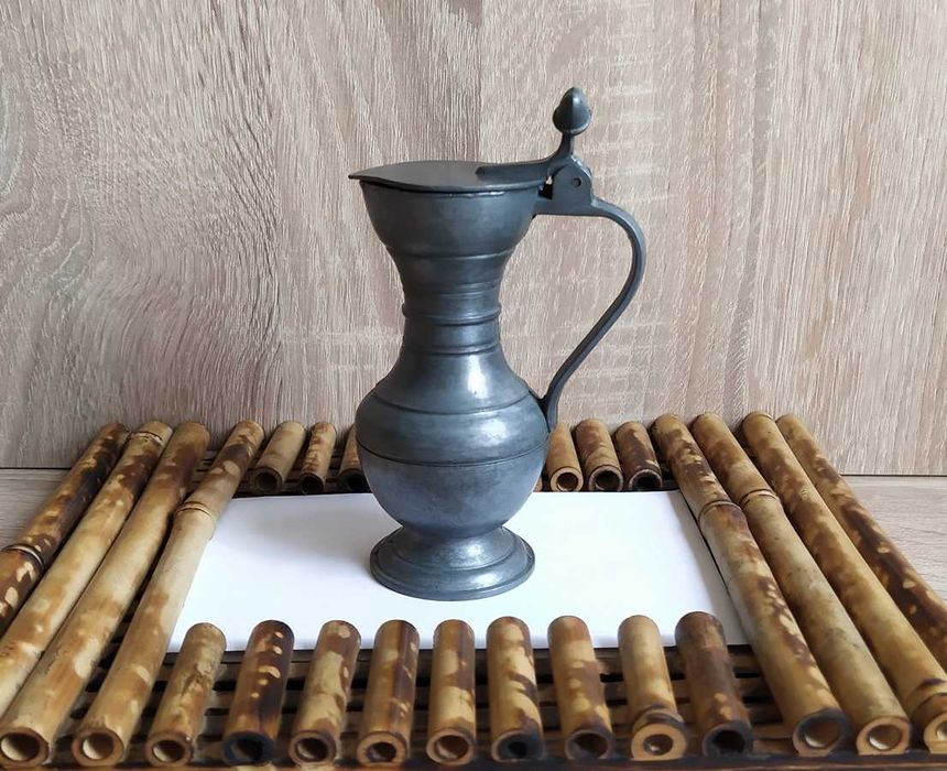 Mały cynowy dzbanek winny. Niemcy, lata 70