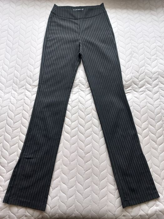 Spodnie bootcut z rozciętymi na dole nogawkami, 75% wiskozy