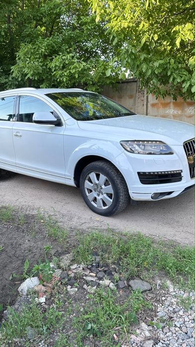Продам машину Audi Q7