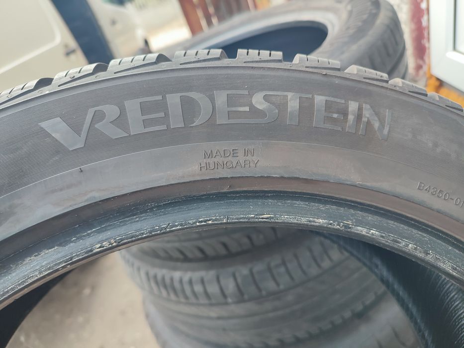 Komplet opon Vredestein Quatrac Pro 215/50/18 92W.