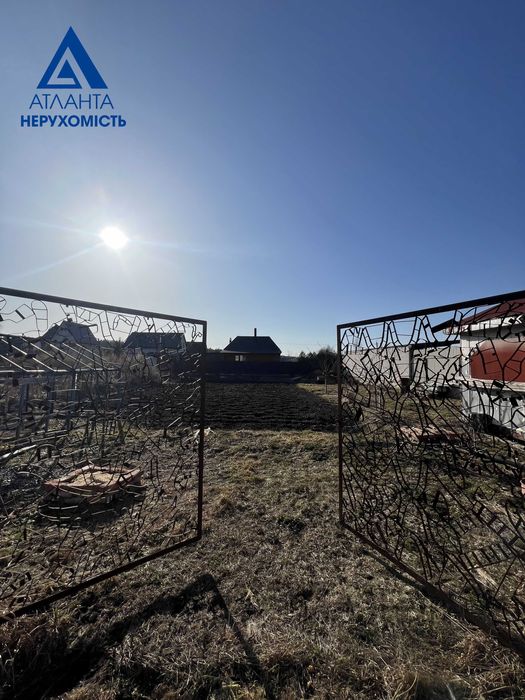 Продаж  земельної ділянки в с. Озерце