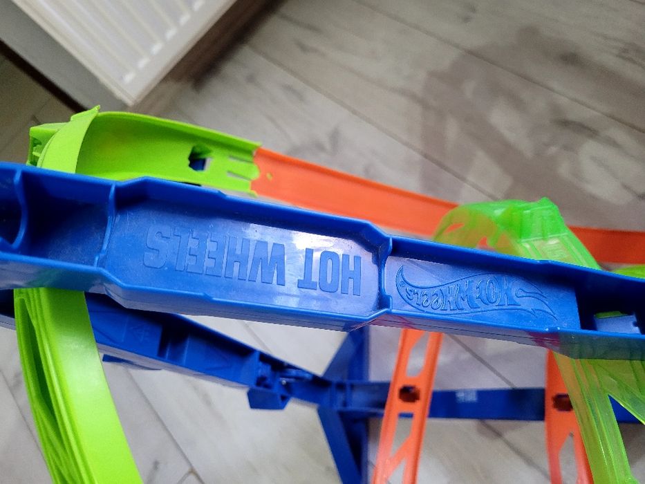 Tor Hot Wheels pętla + wyrzutnia