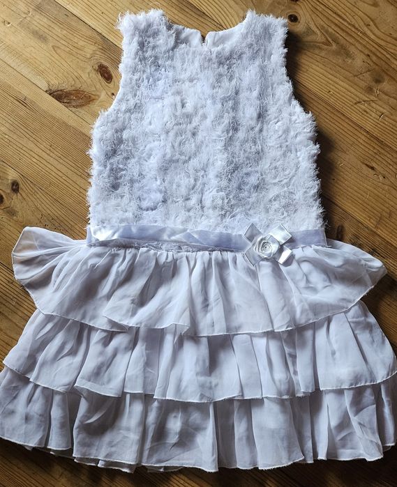 Продам святкові сукні на дівчинку 5-7р