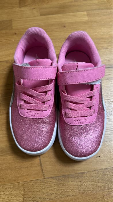 Нові кросівки Nike