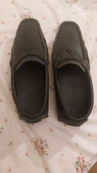 Sapatos da marca Boss de boa qualidade, tamanho 41.