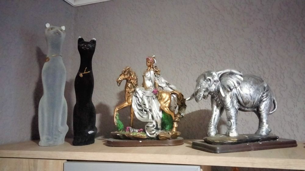 Статуетки котики