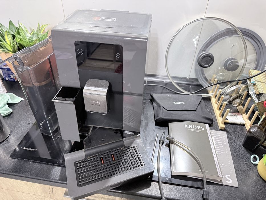 Ekspres Krups Intuition Preference EA872B