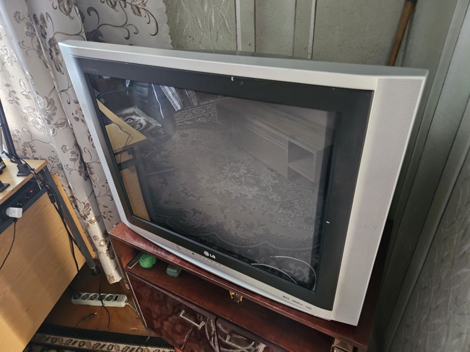 Телевізор [віддам задарма]