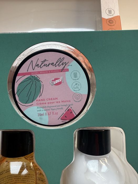 Kit Naturally Berry Melon & Ylang Ylang – Corpo e Mãos (4 Peças)