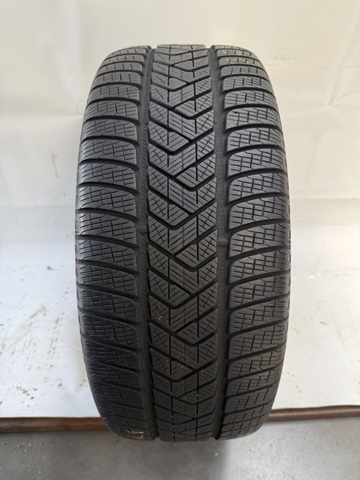 255/40/21 Pirelli Scorpion Winter 102V