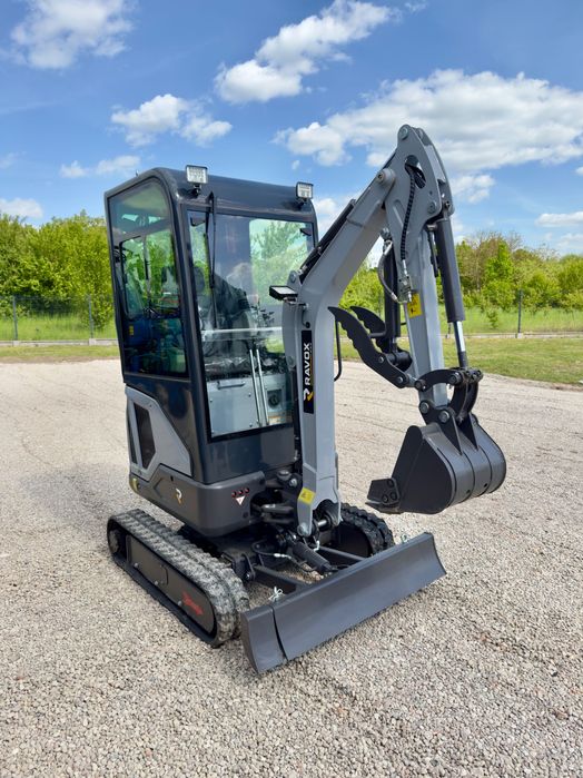 RAVOX WK18 – Mini Koparka z kabiną i silnikiem Kubota D722