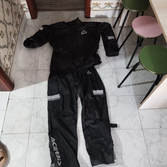 vendo capacete xl + capa de chuva para moto( semi novo )