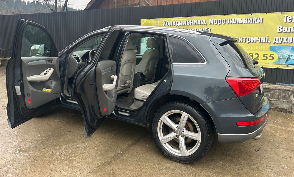 Продаю машину Audi Q5 2008 року