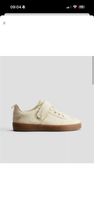 Білі кросівки hm