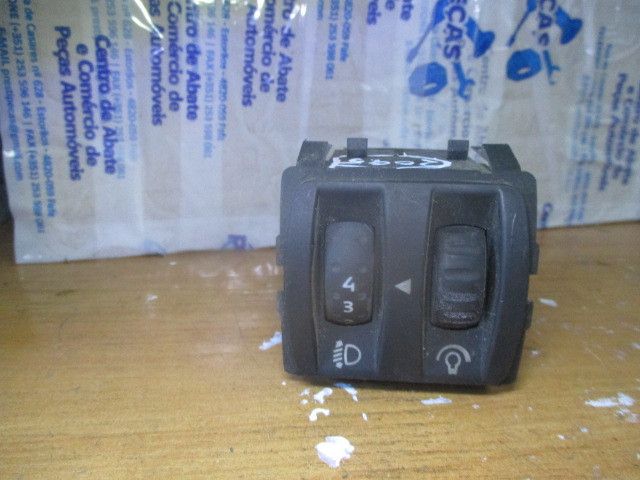 Botão / interruptor de luzes RENAULT Megane I Classic (LA0/1_)