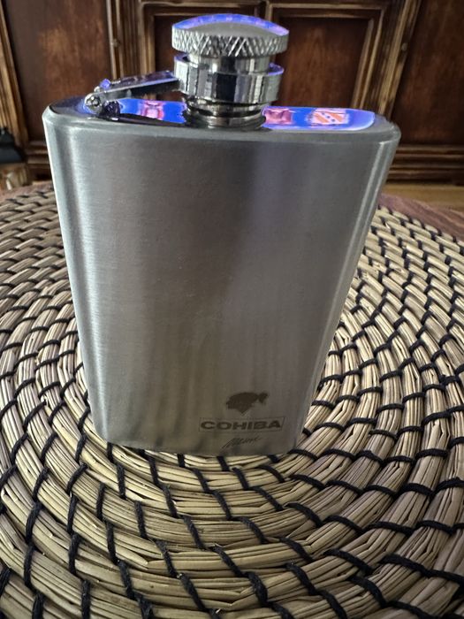 Piersiówka metalowa  o pojemności 100 ml