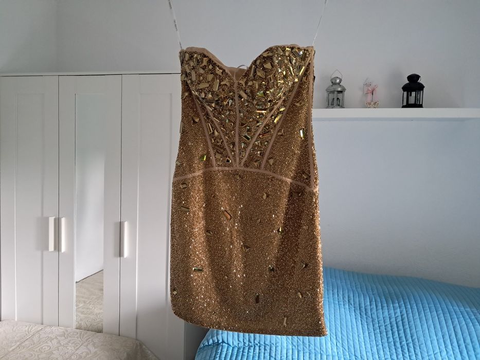 Сукня   SHERRI HILL  блискуча,повністю розшита  пайєтками стеклярусом та бісером(досить важка)Сукня нова з биркою підійде для різноманітних